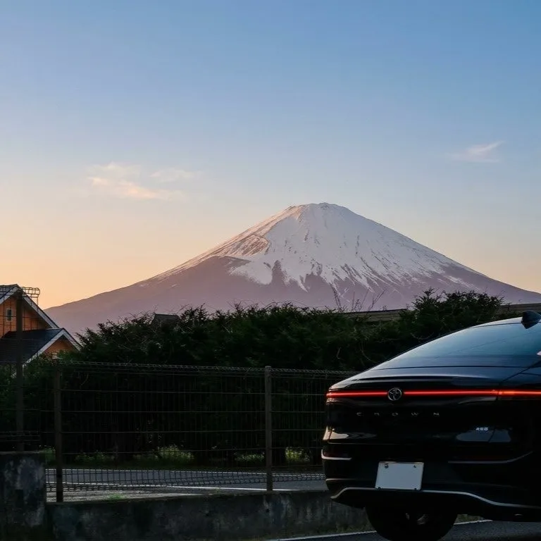 物件付近から望む夕暮れの富士山
