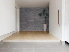 温度差を感じさせない上質な玄関ホール